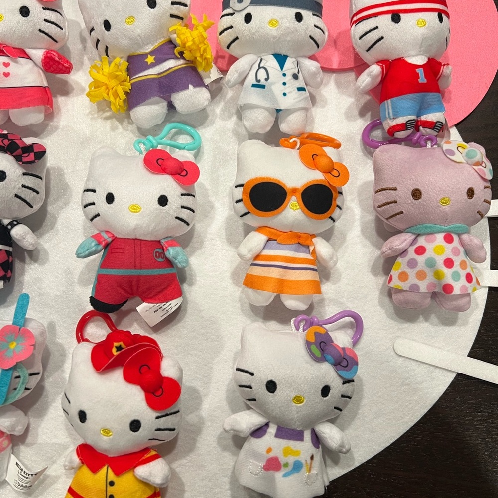 14 Hello Kitty plush keychains NWOT - Picture 3 of 3